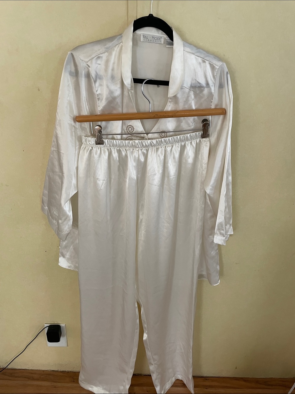 Silky Satin Women's Pajama Set - White by